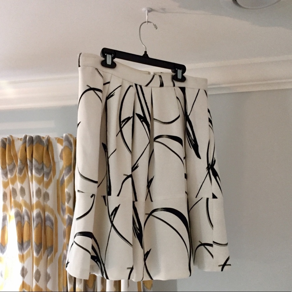 Banana Republic Black and White Skirt